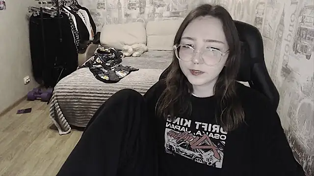 Snapshot of AmeliaKamishiro chatting on December 23, 3:33 pm AmeliaKamishiro online show from December 23, 3:33 pm