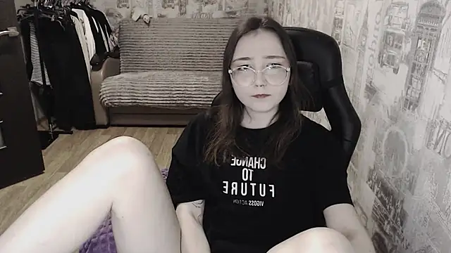 Snapshot of AmeliaKamishiro chatting on February 13, 8:03 pm AmeliaKamishiro online show from February 13, 8:03 pm