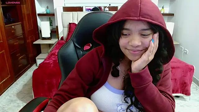 laureentt  online show from February 7, 10:08 am