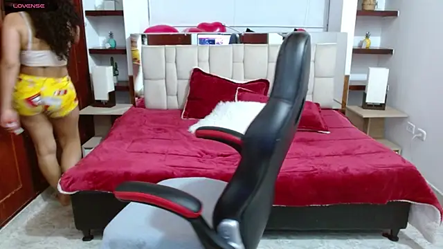 laureentt  online show from February 10, 3:46 am