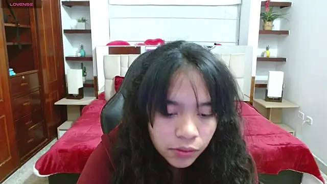 laureentt  online show from February 11, 9:31 am