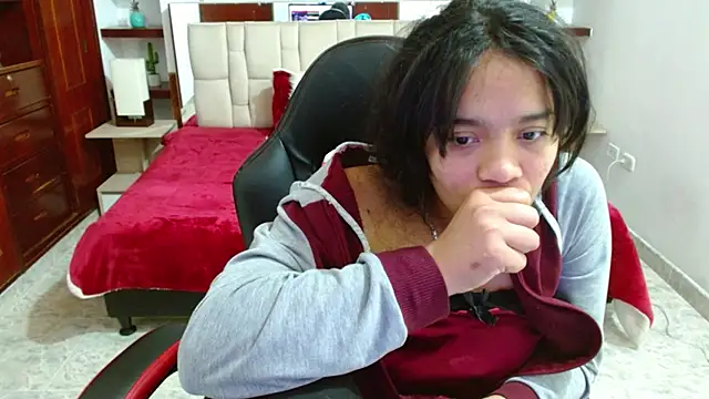 laureentt  online show from March 19, 9:17 am