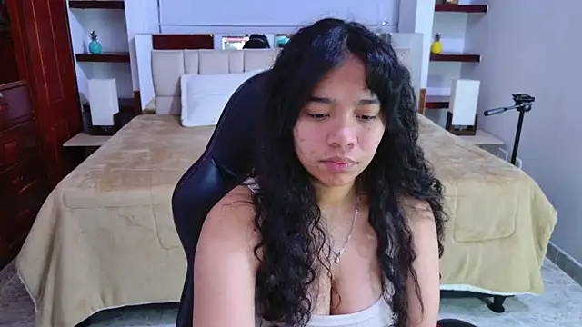 laureentt  online show from September 25, 3:10 am