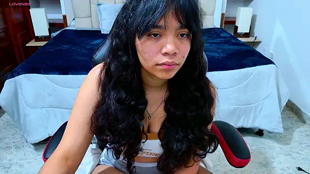 laureentt  online show from October 18, 7:36 pm