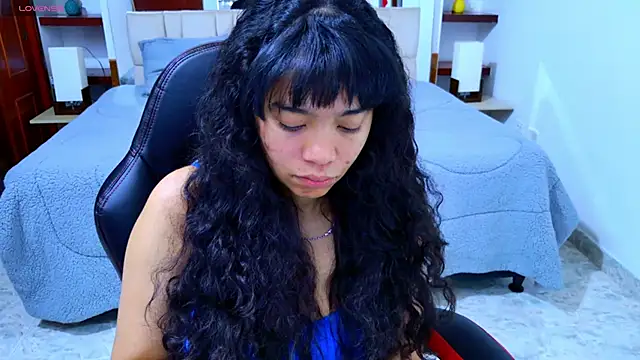 laureentt  online show from November 6, 3:07 am