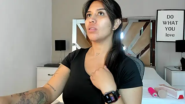 sharlott18 online show from December 18, 3:22 pm