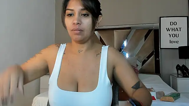 sharlott18 online show from January 4, 12:49 pm