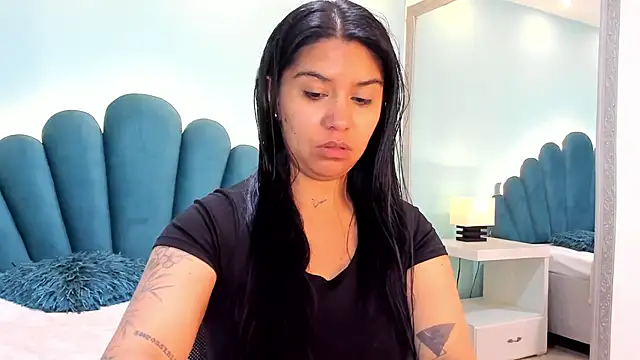 sharlott18 online show from November 6, 1:45 pm