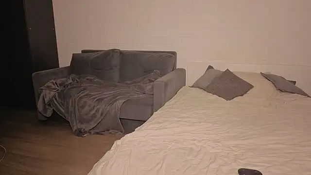 Ashley-Urban online show from February 13, 2:07 am