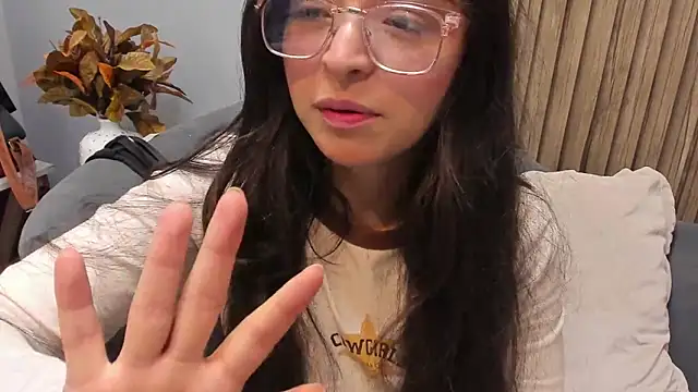 Snapshot of Eva_Macalliter chatting on March 20, 2:40 am Eva Macalliter online show from March 20, 2:40 am