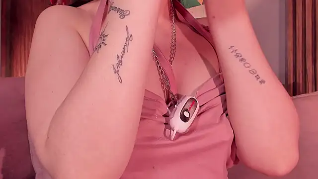 Snapshot of Eva_Macalliter chatting on July 5, 4:19 am Eva Macalliter online show from July 5, 4:19 am