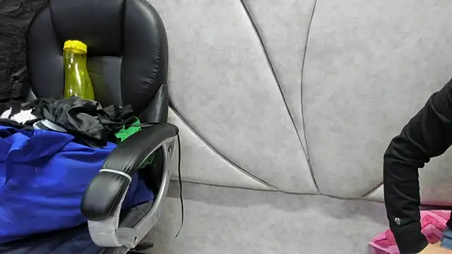 Snapshot of HornySlut69_ chatting on March 2, 12:24 am HornySlut69 online show from March 2, 12:24 am