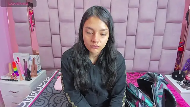 Bich Anal  online show from March 18, 1:31 pm