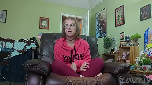 Snapshot of Linzy_19 chatting on January 18, 4:31 pm Linzy 19 online show from January 18, 4:31 pm