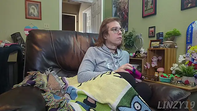 Snapshot of Linzy_19 chatting on January 22, 4:55 pm Linzy 19 online show from January 22, 4:55 pm