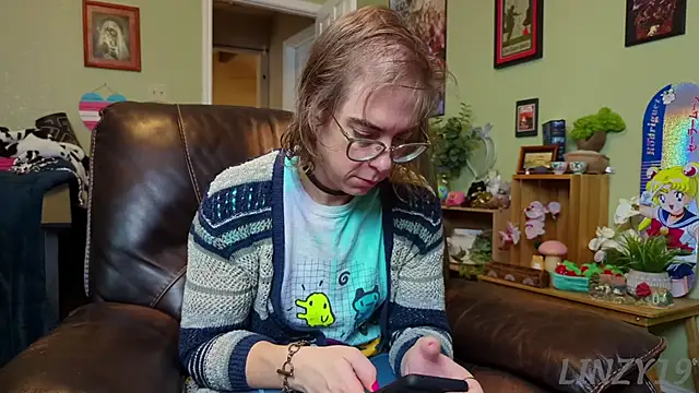 Snapshot of Linzy_19 chatting on January 28, 4:41 pm Linzy 19 online show from January 28, 4:41 pm