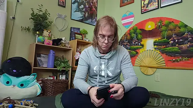 Snapshot of Linzy_19 chatting on February 22, 9:48 pm Linzy 19 online show from February 22, 9:48 pm