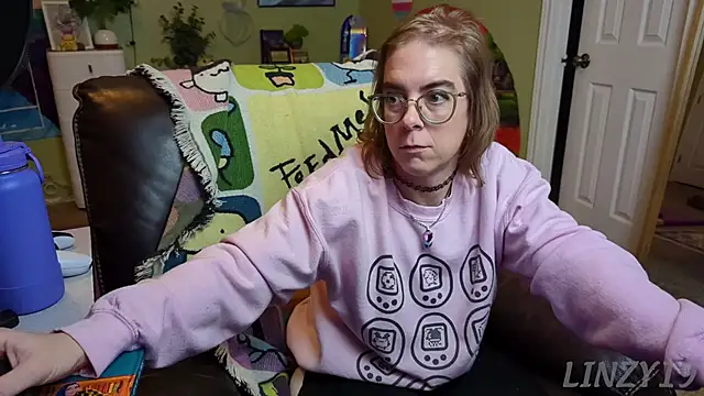 Snapshot of Linzy_19 chatting on March 13, 3:00 am Linzy 19 online show from March 13, 3:00 am