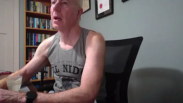 Snapshot of jiggy77777 chatting on January 7, 9:39 pm jiggy77777 online show from January 7, 9:39 pm