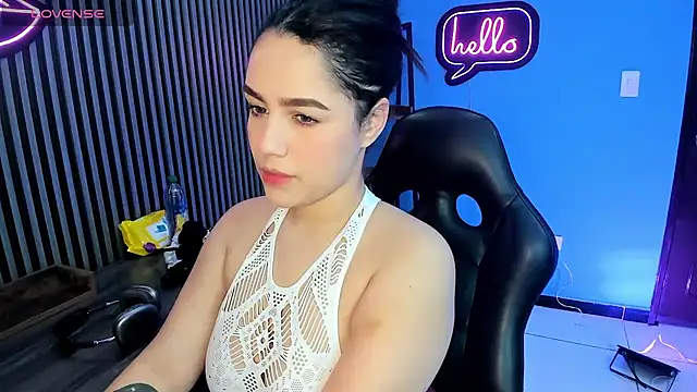 Snapshot of emily_roberts1 chatting on December 29, 1:56 am emily roberts1 online show from December 29, 1:56 am