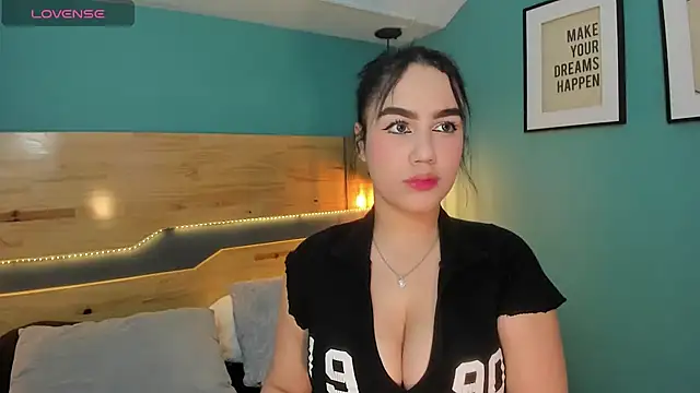 Snapshot of emily_roberts1 chatting on January 28, 12:32 pm emily roberts1 online show from January 28, 12:32 pm
