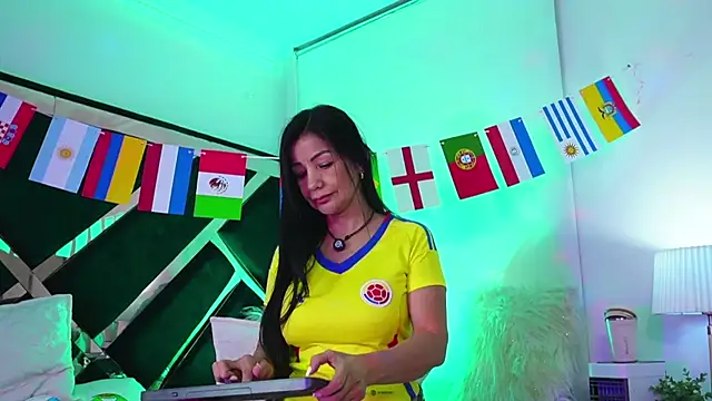 Snapshot of EVA45LOVES chatting on June 11, 10:35 am EVA45LOVES online show from June 11, 10:35 am