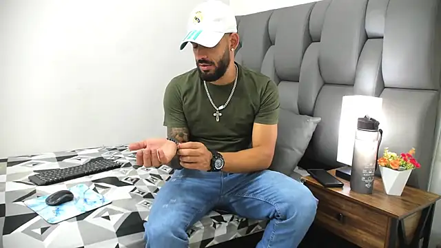 Thiagogomez online show from March 19, 7:07 pm