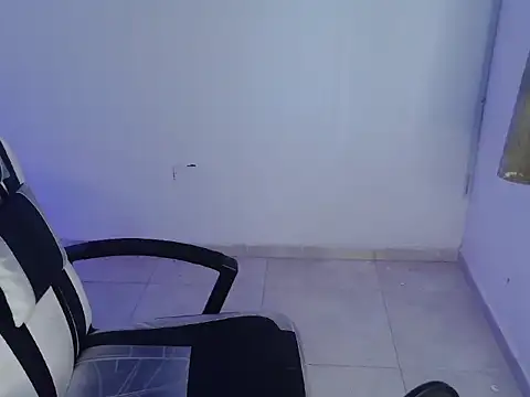 Snapshot of hot_king20 chatting on December 5, 8:49 pm hot king20 online show from December 5, 8:49 pm