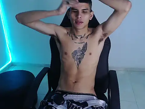 Snapshot of hot_king20 chatting on December 15, 4:33 pm hot king20 online show from December 15, 4:33 pm