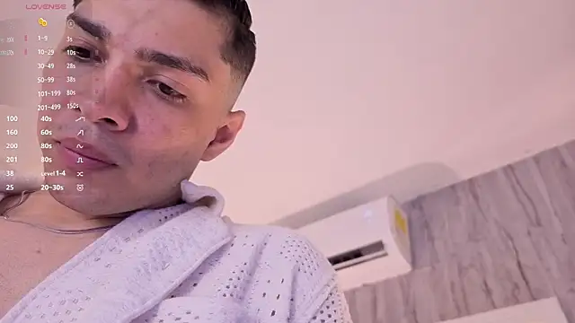 Snapshot of JUANDIAMONDS98 chatting on February 28, 1:56 pm JUANDIAMONDS98 online show from February 28, 1:56 pm