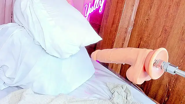 queen yully online show from March 22, 10:59 pm