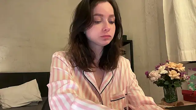 Snapshot of _liatris_ chatting on March 8, 2:40 pm  liatris  online show from March 8, 2:40 pm
