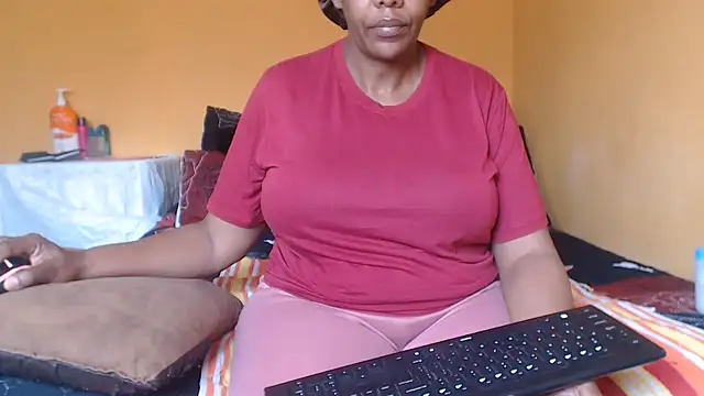 bustykelly online show from July 11, 9:34 am