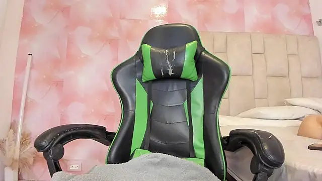 aida rose  online show from October 31, 6:09 pm