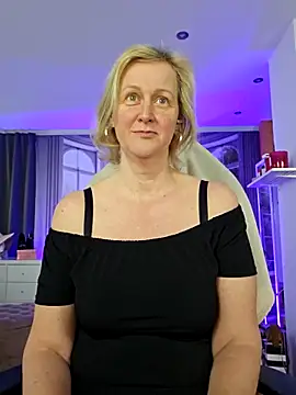 Snapshot of MarleneBloem chatting on April 24, 3:25 pm MarleneBloem online show from April 24, 3:25 pm