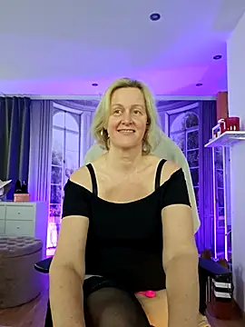 Snapshot of MarleneBloem chatting on April 25, 1:41 pm MarleneBloem online show from April 25, 1:41 pm