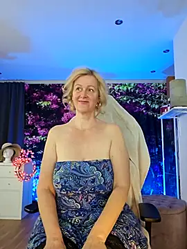 Snapshot of MarleneBloem chatting on May 8, 10:42 am MarleneBloem online show from May 8, 10:42 am