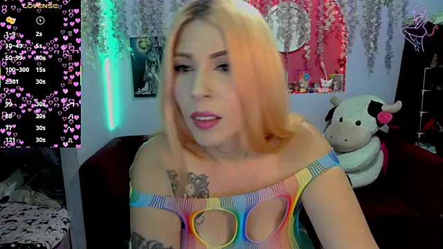 Snapshot of ValentinaMiller_ chatting on June 13, 8:51 pm ValentinaMiller online show from June 13, 8:51 pm