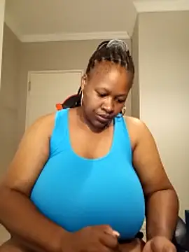 Snapshot of bustylisa1983 chatting on March 18, 5:43 am bustylisa1983 online show from March 18, 5:43 am