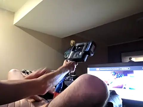 Snapshot of Travislovescum chatting on October 27, 12:53 pm Travislovescum online show from October 27, 12:53 pm