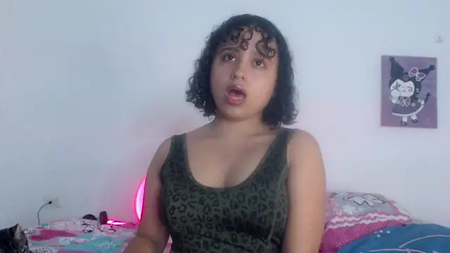 lou cute online show from February 6, 4:10 am