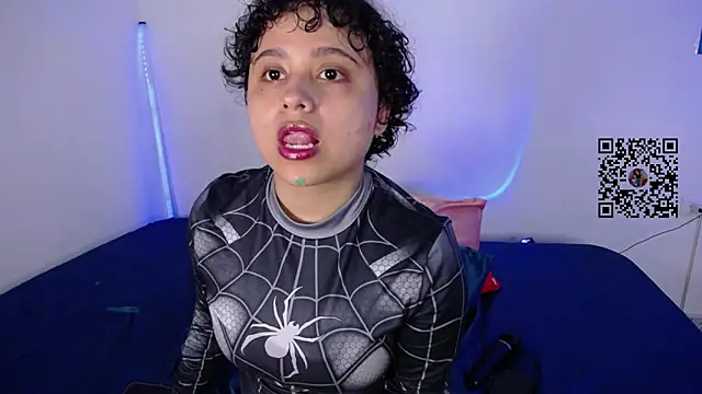 lou cute online show from February 12, 2:50 am