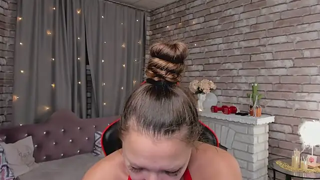 SarahCoksss online show from April 7, 12:00 am