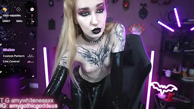 Snapshot of amywhitenessxx chatting on June 7, 11:14 am amywhitenessxx online show from June 7, 11:14 am