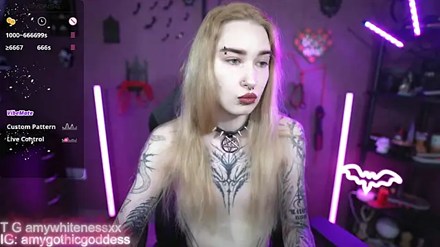 Snapshot of amywhitenessxx chatting on June 13, 4:38 pm amywhitenessxx online show from June 13, 4:38 pm