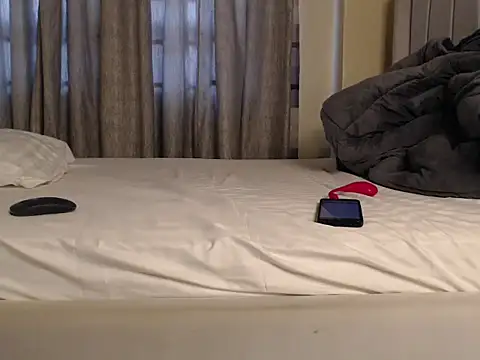 CurvyGlass online show from March 6, 4:30 am