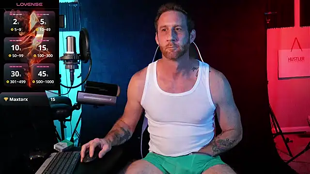 Snapshot of FiftyShadez chatting on February 22, 1:33 am FiftyShadez online show from February 22, 1:33 am