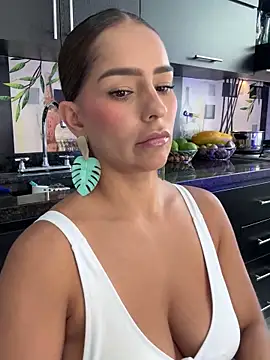 Mau White online show from December 10, 8:16 pm