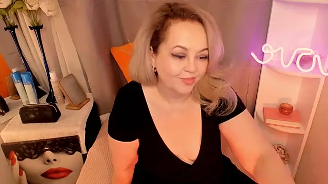 ShannaKingson online show from February 6, 10:32 pm