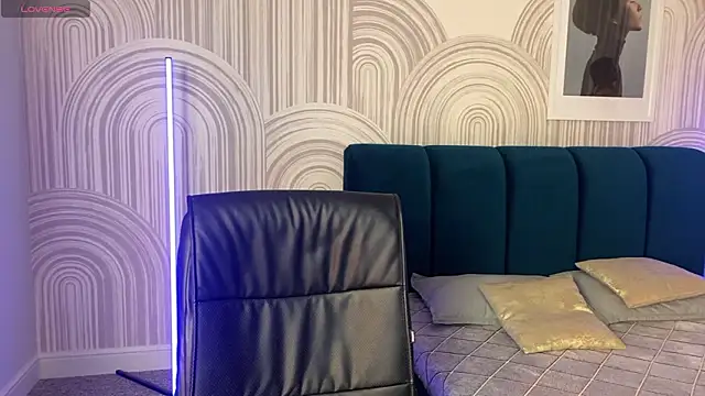 viviann evans online show from March 28, 1:05 am